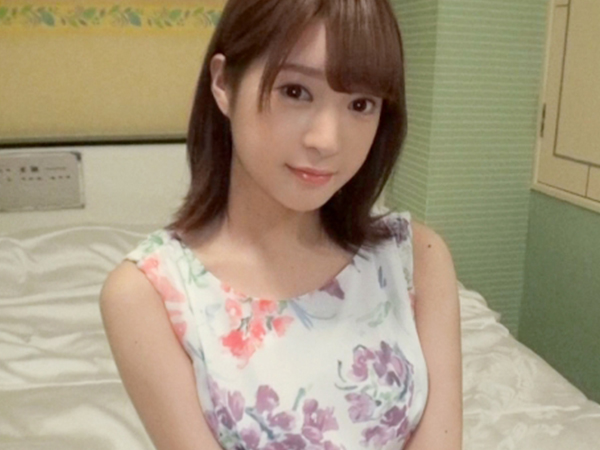 【ガーリーお姉さんの甘い誘惑】『もっとキスして…』可愛いファッションのお姉さんをベロチューでメロメロに！生チンポで突いて、最後は顔面にザーメンぶっかけ！