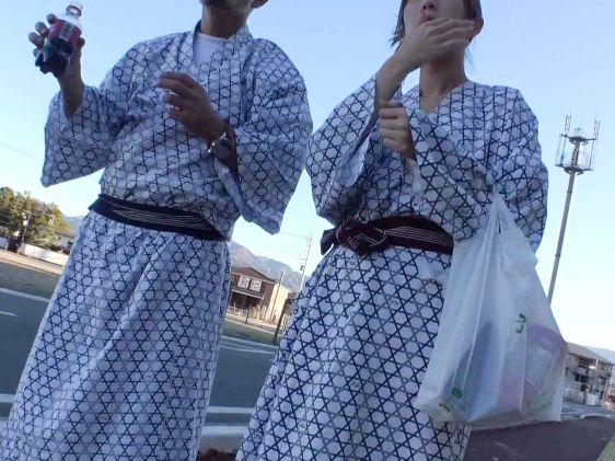 【寝取り温泉】巨乳彼女を彼氏の目の届かない所で…♨️ 混浴で見つけた美巨乳美女をこっそり誘惑！彼氏に内緒で他人棒に夢中になる浮気セックス！ｗｗ