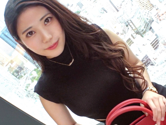 【巨尻お姉さんの誘惑】タイトワンピから溢れるデカ尻がたまらない！欲求不満なセクシーお姉さんが肉棒をくわえ込み、イキ乱れる姿は必見！