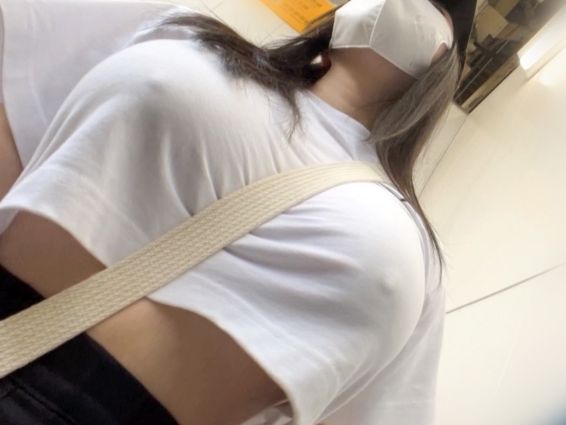 【爆乳コスプレ保育士】Iカップ下乳がエロすぎる淫乱娘と鬼ハメ性交！ノーブラで敏感になった乳首がビンビンに勃起☆ 爆乳揺れまくりのエロコスプレイキ！♡