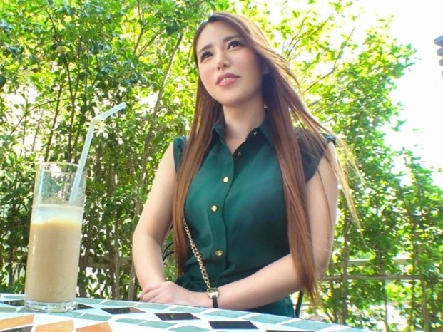 【熟女秘書の危険な情事】『仕事中なのに…』三十路の美熟女が弁護士の目を盗んで不倫セックス！激ピストンに理性崩壊、人妻の淫らな喘ぎ声がオフィスに響く♥