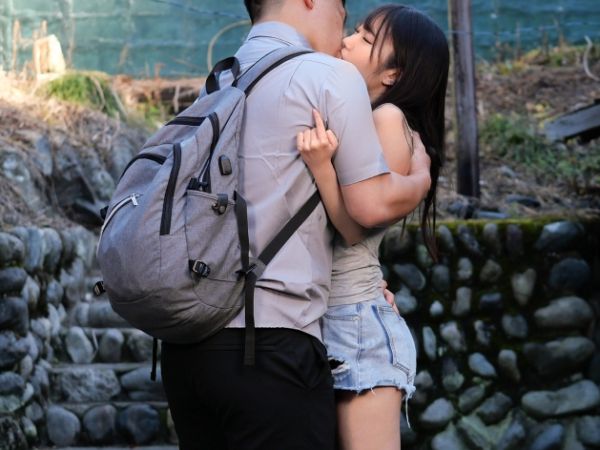 【地元で再会した幼馴染と禁断のSEX】『久しぶりすぎてドキドキする…』高校時代の元カノと田舎で再会した大学生が、当時の甘酸っぱい記憶を思い出し、互いの体を貪り合う！汗だくで絡み合う濃厚なエッチに、抑えきれない欲望が爆発！