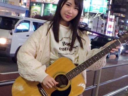 【美尻素人娘をナンパ即ハメ】『えっ…顔にかけちゃうの？』ミュージシャンの卵がエッチな誘惑に負けて、白濁ザーメンぶっかけSEXで乱れまくる！