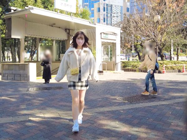 【清楚系ビッチの性欲爆発】『もっと奥まで…』見た目と裏腹なエロさ全開！デカチンを喉奥まで咥え込み、ジュボジュボ音を立ててしゃぶり尽くす性欲モンスター♡