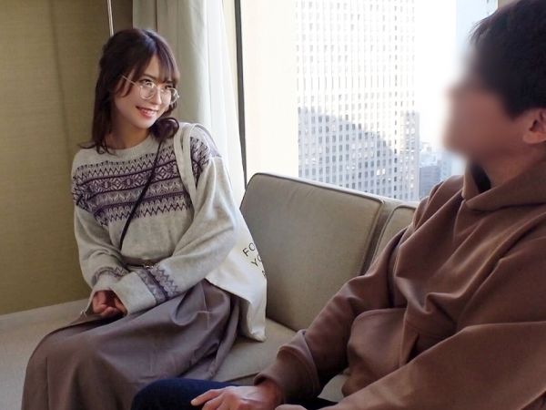 【メガネ受付嬢の裏の顔】「寂しいの…」清楚な受付嬢がナンパ男に堕ちる！メガネを外し、細腰を掴まれてバックで激しく突かれ、喘ぎ声を漏らす姿がエロすぎる！♡