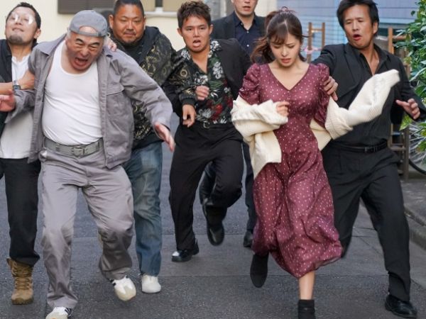 【地元NTR】元カレとの甘い再会も束の間…夜職時代のストーカー客に居場所バレ！純愛を壊す強制セックスで無理やり犯され、元カレの目の前で肉便器に堕ちる…胸糞注意の修羅場ドラマ！