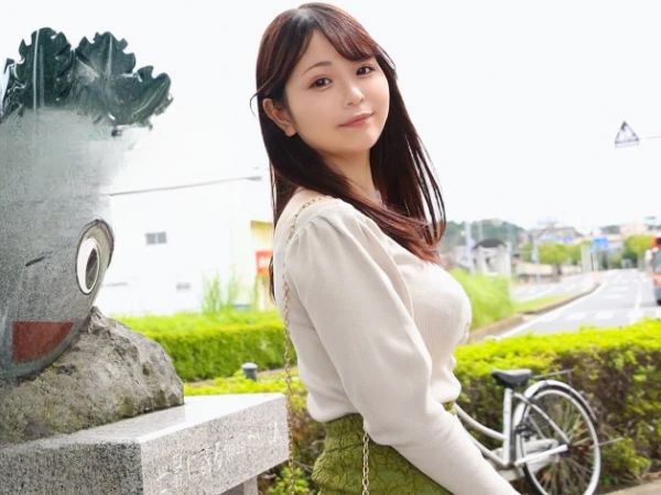 【若妻の危険なバイト】『誰にも言わないで…』30代とは思えない美ボディの人妻が、高額バイトに釣られてエッチな撮影に挑戦！夫には内緒の過激な姿がここに！