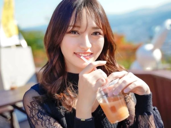 【温泉でラブラブ】スレンダー美少女と貸切露天風呂でイチャイチャ♥ 混浴で火照ったカラダを密着させ、濃厚なキスと愛撫… 湯けむりの中で激しく交わる、とろけるようなセックスは最高！