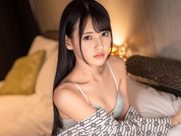 【スレンダー美女との甘い夜】『もっと…欲しい…』うぶな彼女が旅行先で大胆に!細身ボディが感度抜群で、おねだりフェイスが可愛すぎて我慢できず、連続で奥まで挿入!情熱的な夜を過ごすカップルのラブラブセックス!♡