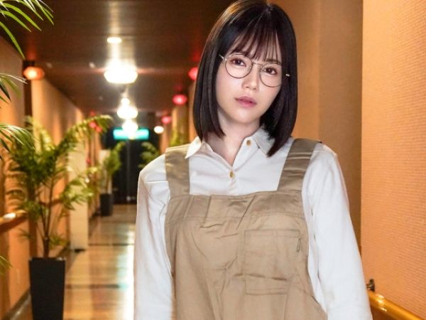 【地味女子との同棲性活】ラブホ清掃員の眼鏡地味女子とワンルームで自堕落な日々！ナマでハメまくり、毎日がエロい同棲生活で、彼女の隠れたエロさを満喫！！